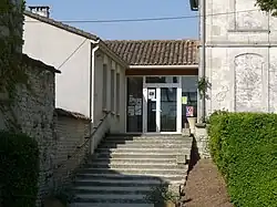 The town hall in Salles-d'Angles