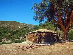 A pagliaghju structure in the eastern Agriates Desert.