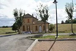 The town hall in Sarcos
