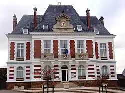 The town hall in Saulx-les-Chartreux