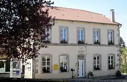 The town hall in Saulxures-lès-Bulgnéville