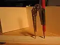 Flat branch, pivot wing nut, pencil sleeve branch of the scribe-compass.