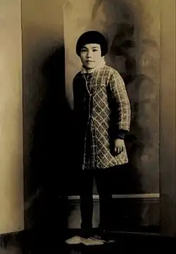 A sepia-toned photograph of Sasamori as a child, before the bombing of Hiroshima.