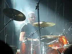 Kaïn performing in 2008