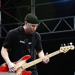 Craig Setari performing in 2007