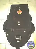 Adapted Wing Sidemount BCD (rear view) with OMS Profile sidemount-adapter in on a 32&nbsp;lb single-tank donut wing.