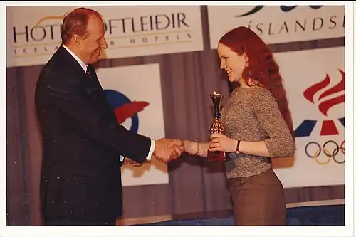 Sigurlaug Árnadóttir accepts Skater of the Year award
