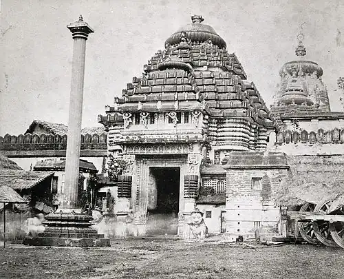 The Singhadwara in 1870, with lion sculptures and the Aruna Stambha in the foreground