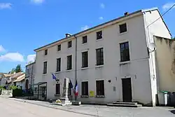 The town hall in Sionne