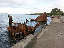 Sir Thomas Koh Chan's shipwreck (MV Yandina) at the market's boat ramp, in March 2016. One of the vessels of which market vendors have asked the immediate removal.