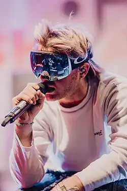 Ski Aggu performing in 2023