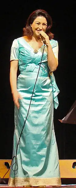 Sonia M'barek performing at the Institut du Monde Arabe in 2009