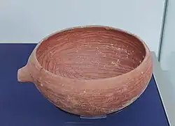 Naqada culture spouted bowl, made in Egypt for desert nomads. Bir Sahara BS-21, Early Dynastic period, circa 2900 BCE. British Museum.[4]