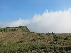 The Dâmrei Mountains receives heavy monsoon rainfalls, but keeps the eastern parts of the province in relative rain shadow.