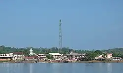 A view of Saint-George from the river