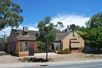The Bulls Head Hotel in Strathdale, now closed, 2010