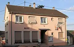 The town hall and school in Strueth