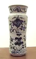 Swatow porcelain albarello, in the "Sketchy" blue and white style, before 1600