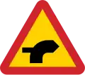 (thick is priority road) Road intersection where drivers of vehicles on connecting road have a duty to give way.