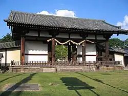 The Tengai-mon is also a National Treasure (8th century).