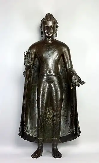 Sultanganj Buddha in copper, 500–700 CE, 2.3 metres tall. Birmingham Museum and Art Gallery.