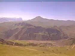 The northern slope of Mount Gestinkil is located in Kurakhsky District