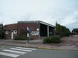 The town hall and school in Thieulloy-l'Abbaye