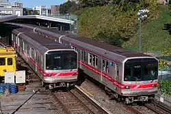 Marunouchi line 02 series
