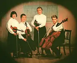 Båtnes (far left) with the Trønderkvartetten string quartet, 1986