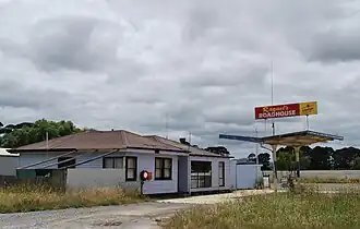 Closed roadhouse on the Western Highway, 2008