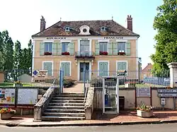 The town hall in Treigny