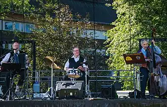 Trio me' Bumba performing in 2017, from left to right: Bertil Lindblom, Jan Harg and Jan-Erik "Bumba" Lindqvist
