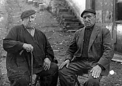 Txirrita (on the left) and Saiburu