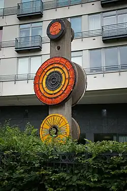 Das Ding (The Thing) (1968) by Susanne Riée.