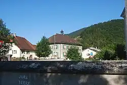 Undervelier village