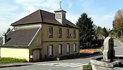 The town hall and the fountain