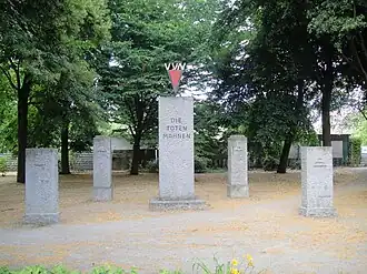 VVN memorial in Teltow with a red triangle to symbolise political prisoners