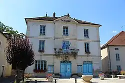 The town hall in Valay