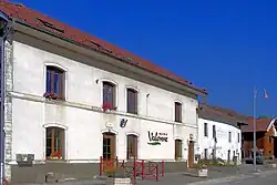 The town hall in Valonne