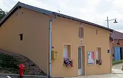 The town hall in Varmonzey