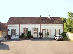 The town hall in Vaux-sur-Lunain