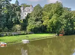 The château du Portillon and the edge of the Sèvre Nantaise