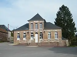 The town hall and school in Villers-sous-Ailly