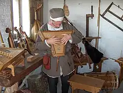 Psaltery in the shape called a "pig's head" psaltery, a very common psaltery shape in manuscripts.[1]