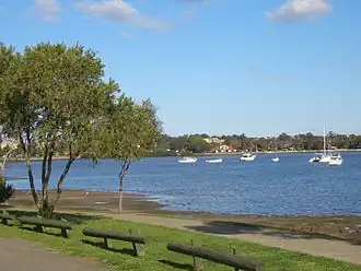 Hen and Chicken Bay