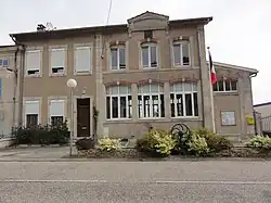 The town hall in Watronville