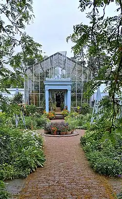 The Marco Polo Stufano Conservatory, with the original portico built in 1906[21]