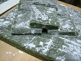 Square cut kusa mochi