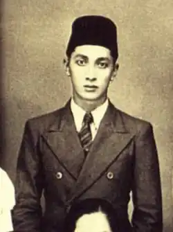 A picture of Yusof Ishak facing the camera with a stoic expression