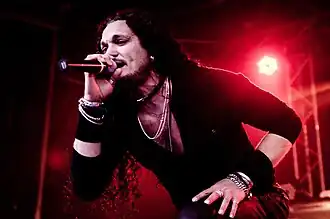 Theart performing in 2014